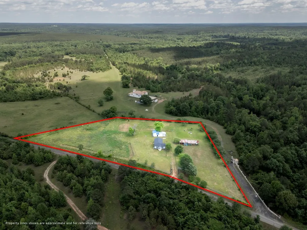8869 County Road 1617 Avinger, TX 75630