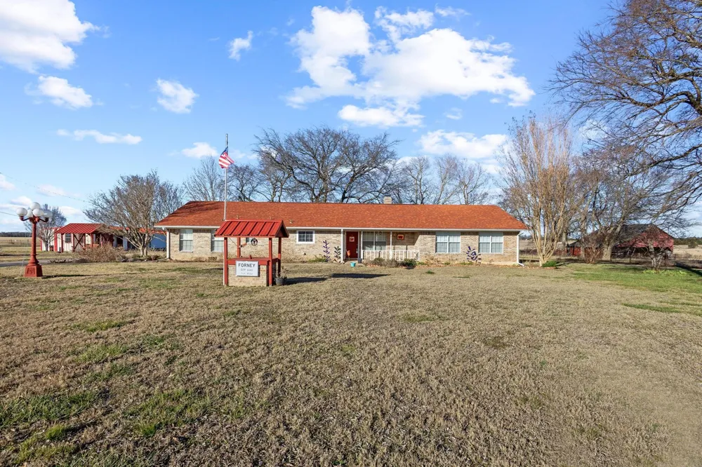 1858 Farm Road 1506 Paris, TX 75460