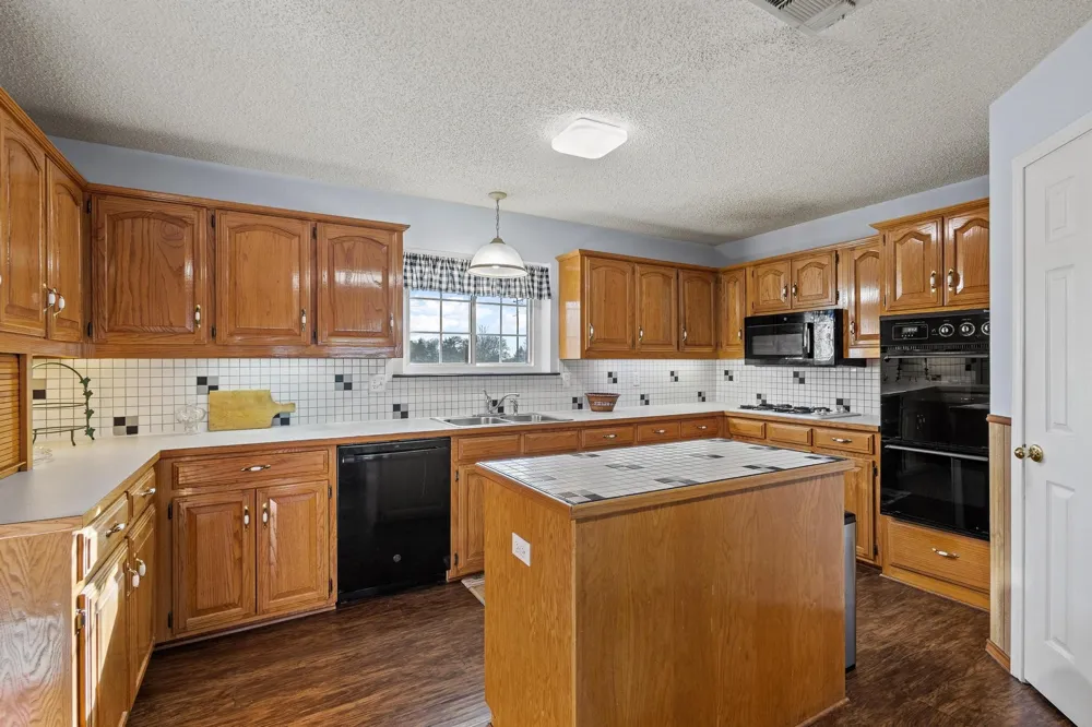 1858 Farm Road 1506 Paris, TX 75460