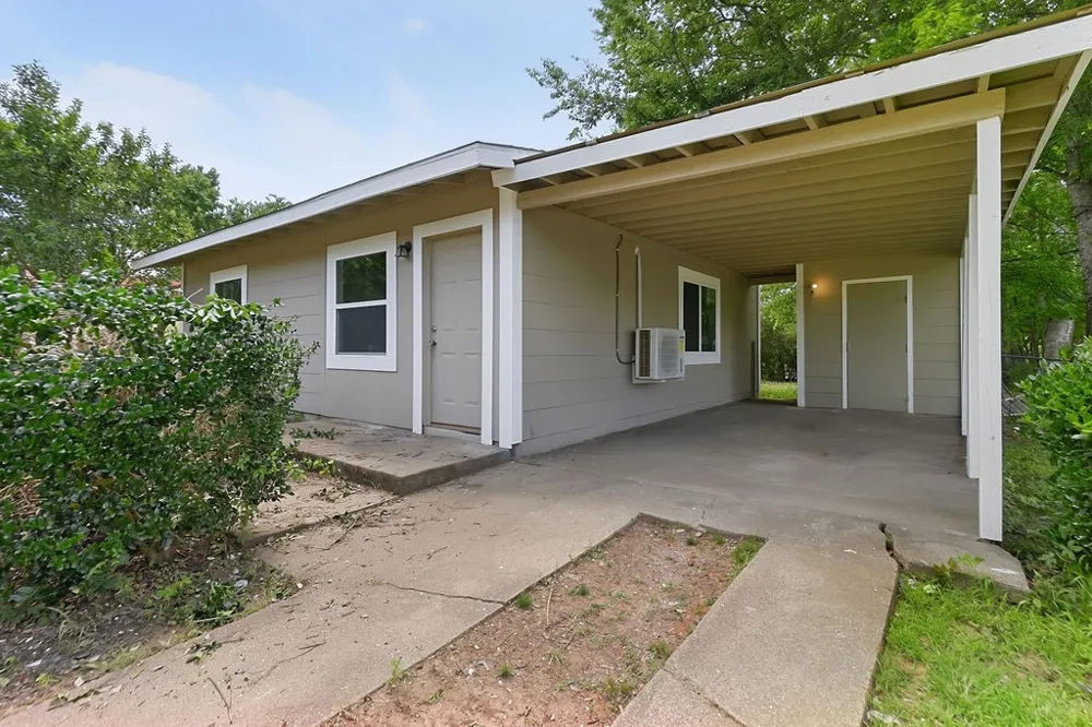 327 Randolph Street Lone Star, TX 75668