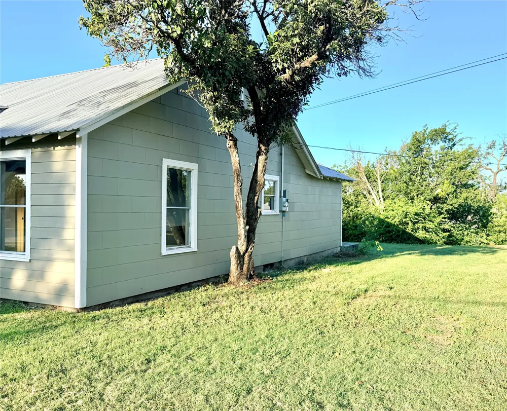 707 Reynolds Street Goldthwaite, TX 76844