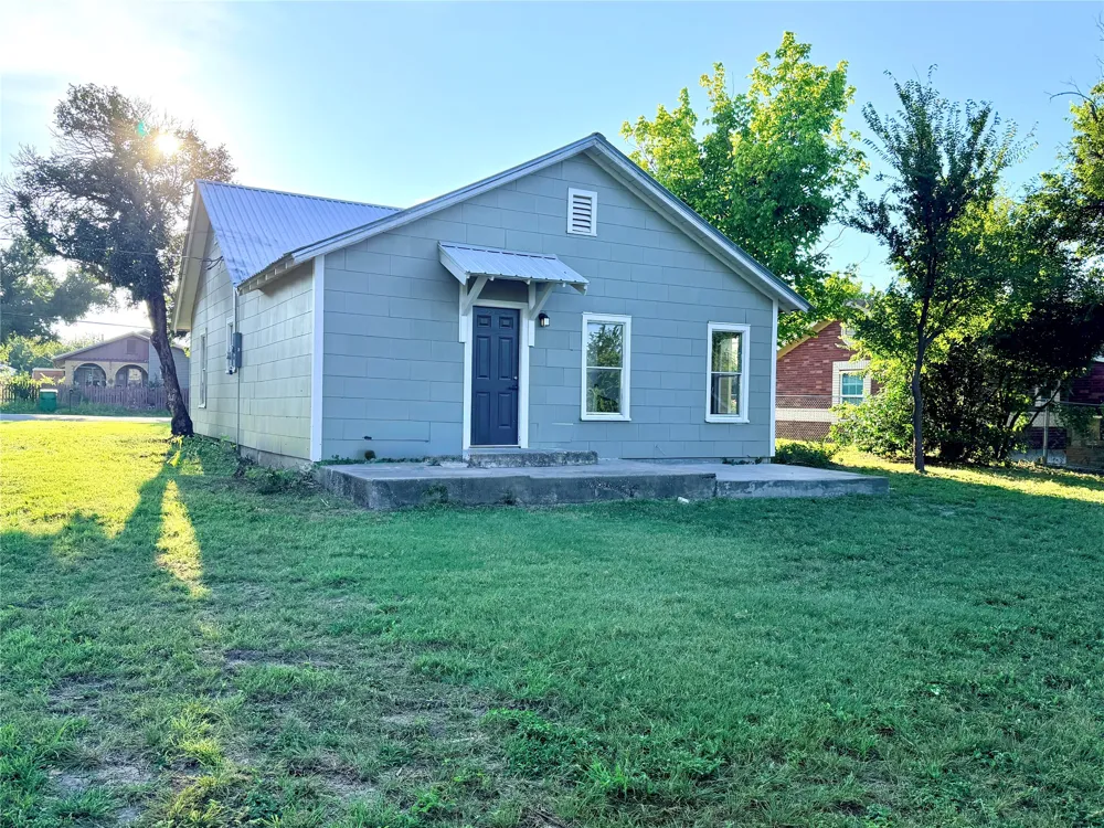 707 Reynolds Street Goldthwaite, TX 76844