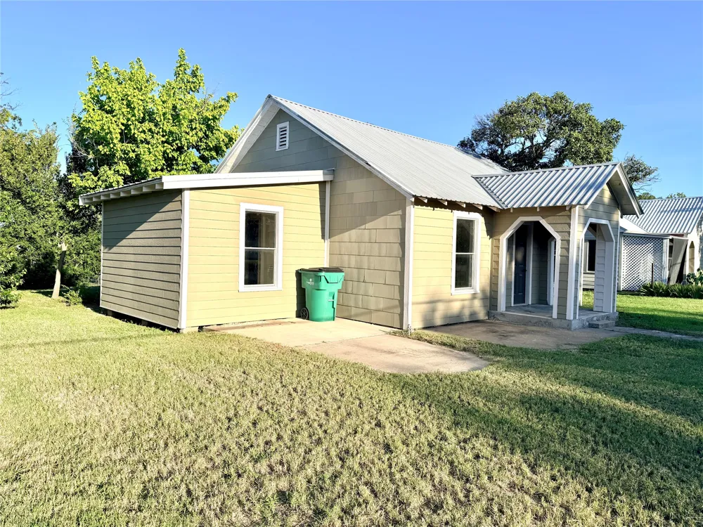 707 Reynolds Street Goldthwaite, TX 76844