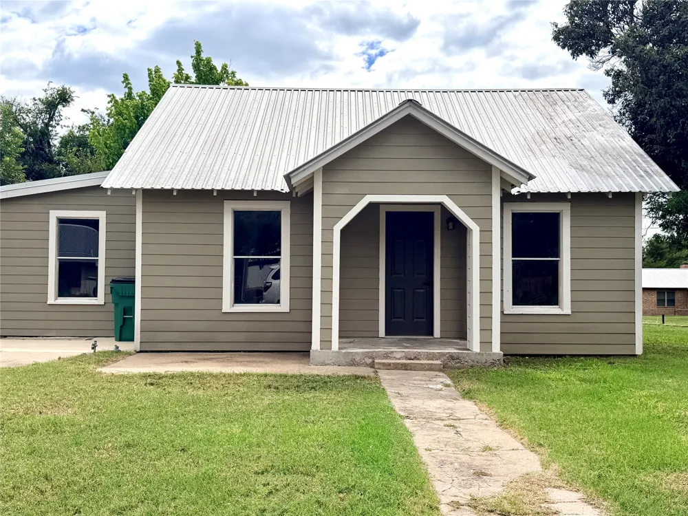 707 Reynolds Street Goldthwaite, TX 76844