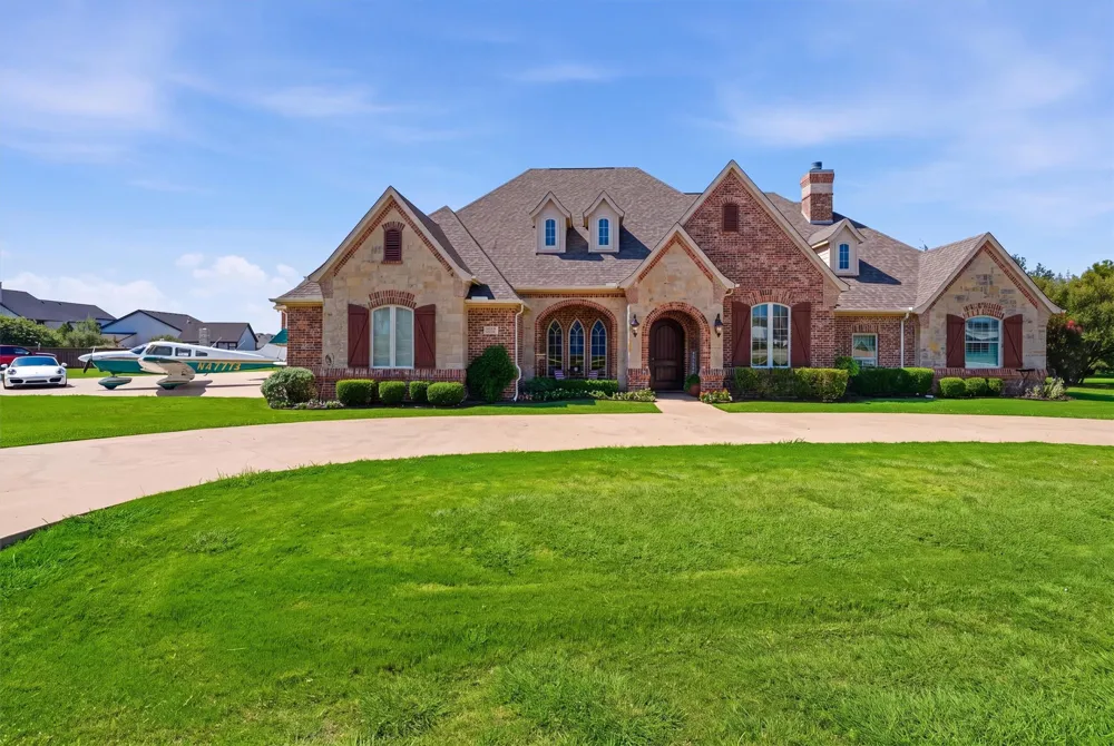 108 Concorde Circle Cresson, TX 76035