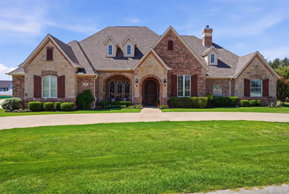 108 Concorde Circle Cresson, TX 76035