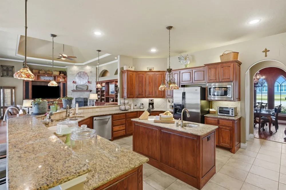 108 Concorde Circle Cresson, TX 76035