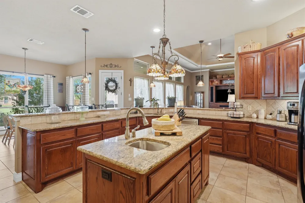 108 Concorde Circle Cresson, TX 76035