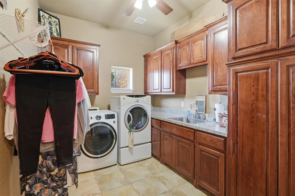 108 Concorde Circle Cresson, TX 76035