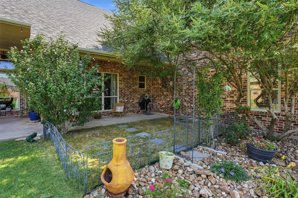 108 Concorde Circle Cresson, TX 76035