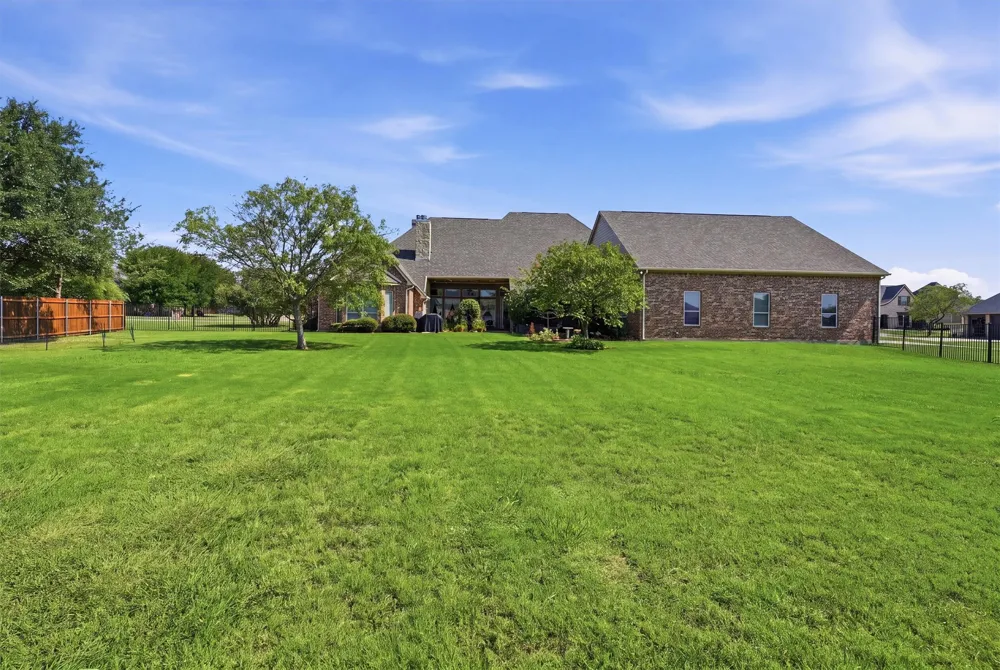 108 Concorde Circle Cresson, TX 76035