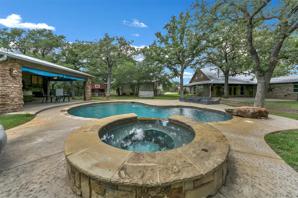 3911 Highway 281 Mineral Wells, TX 76067