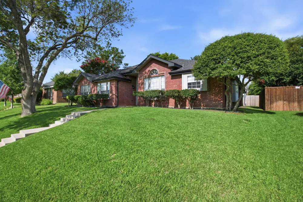 2074 Briarcliff Road Lewisville, TX 75067