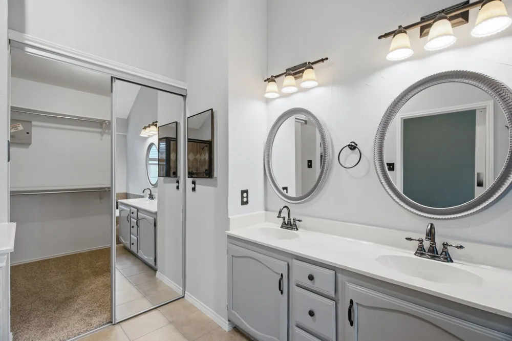 2074 Briarcliff Road Lewisville, TX 75067