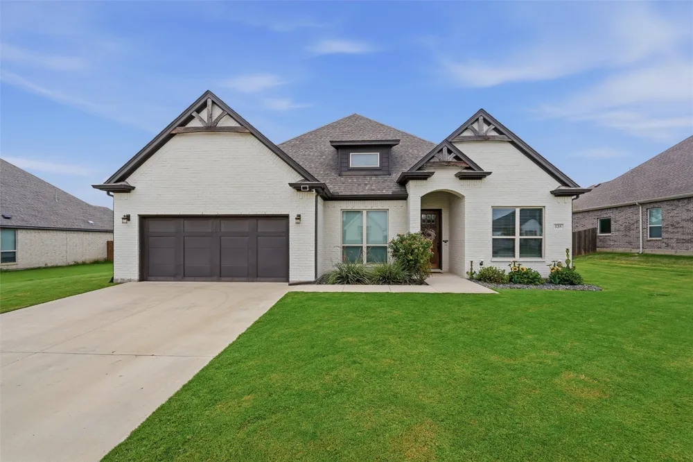 125 Oak View Drive Godley, TX 76044