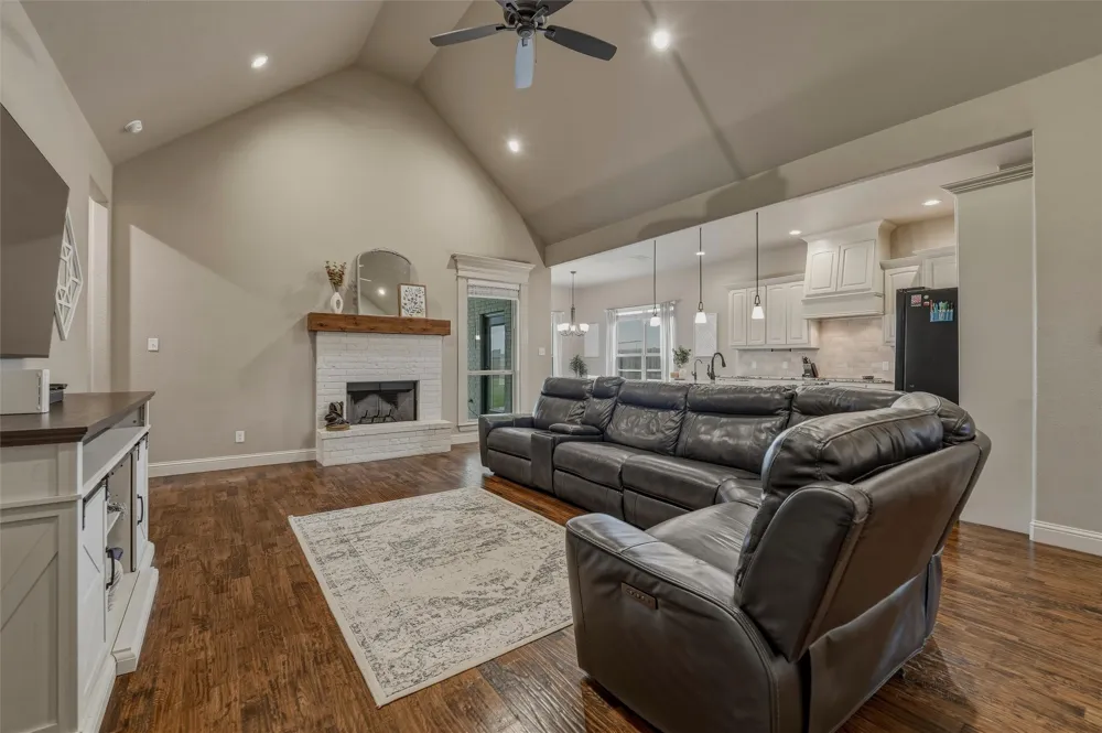 125 Oak View Drive Godley, TX 76044
