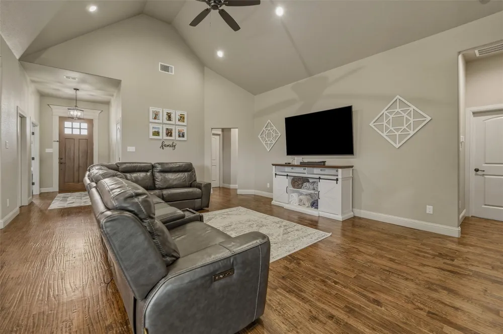 125 Oak View Drive Godley, TX 76044