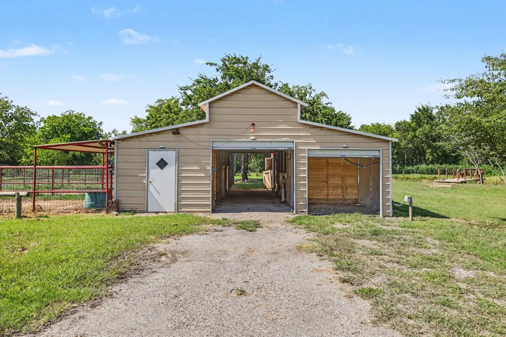 1135 Leo Andrews Road Whitesboro, TX 76273