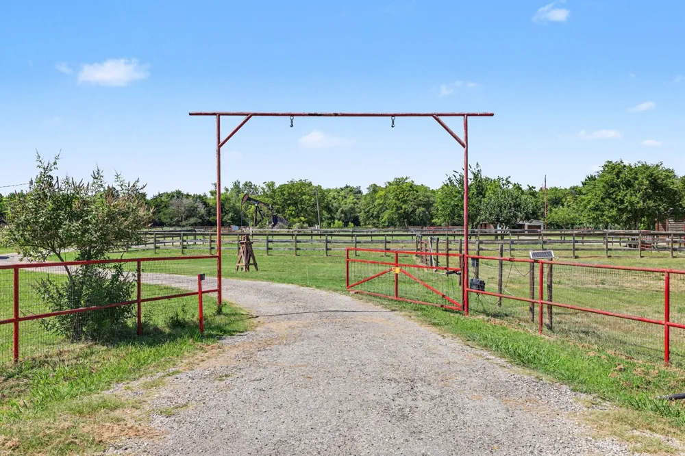 1135 Leo Andrews Road Whitesboro, TX 76273