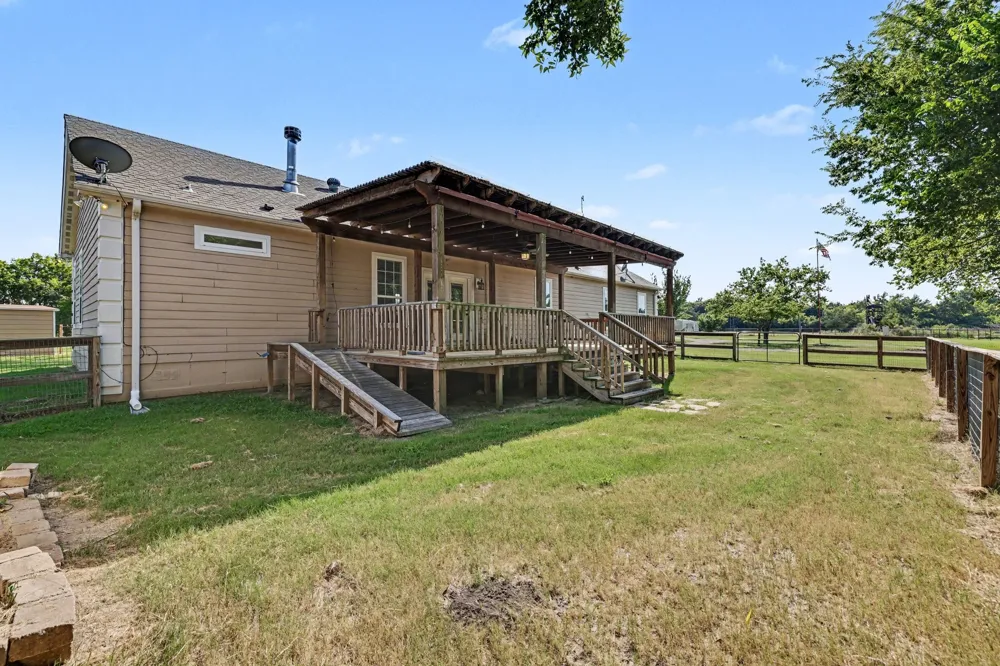 1135 Leo Andrews Road Whitesboro, TX 76273
