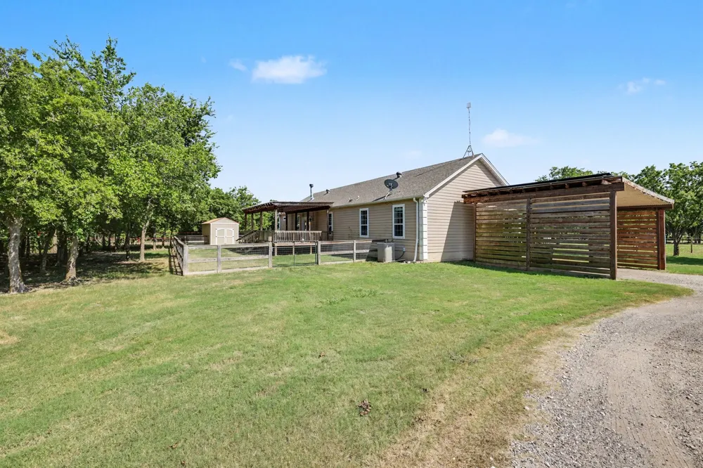 1135 Leo Andrews Road Whitesboro, TX 76273