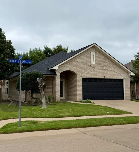 1001 Roberts Bend