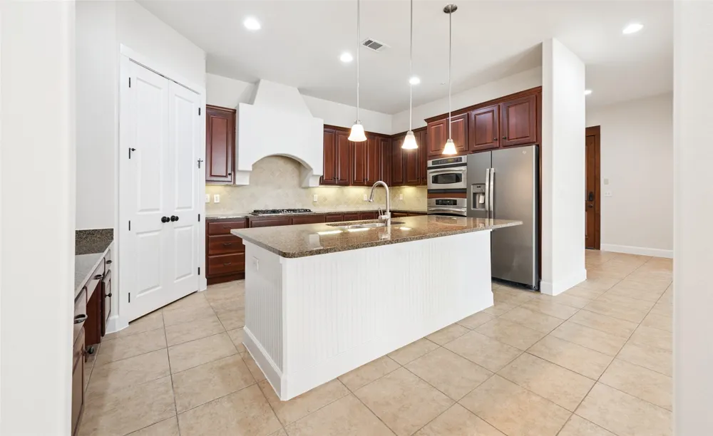 610 Via Ravello #201 Irving, TX 75039