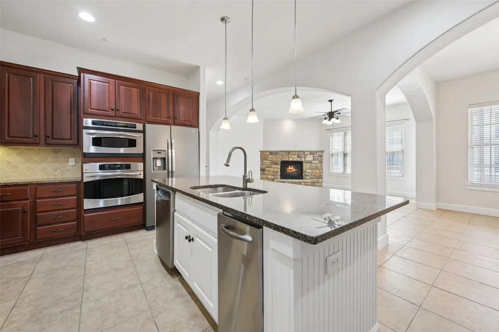 610 Via Ravello #201 Irving, TX 75039