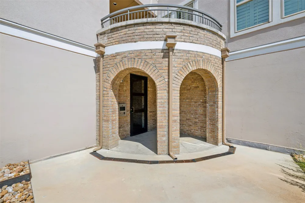 610 Via Ravello #201 Irving, TX 75039