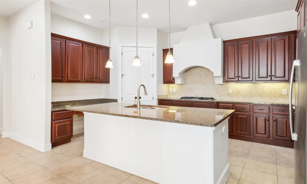 610 Via Ravello #201 Irving, TX 75039