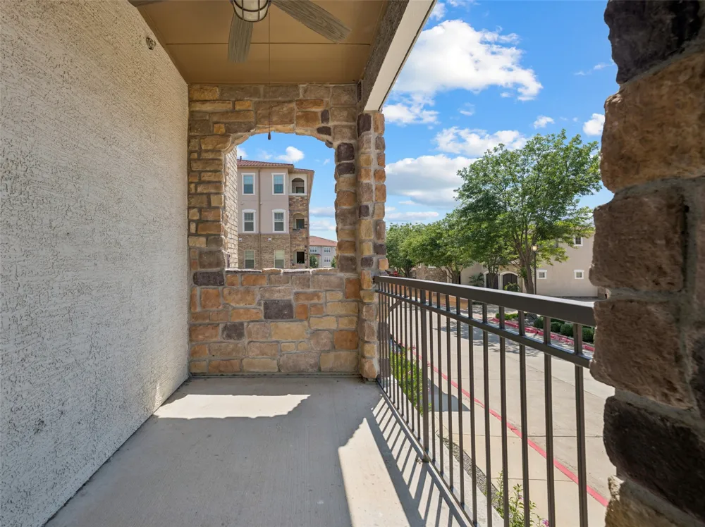 610 Via Ravello #201 Irving, TX 75039