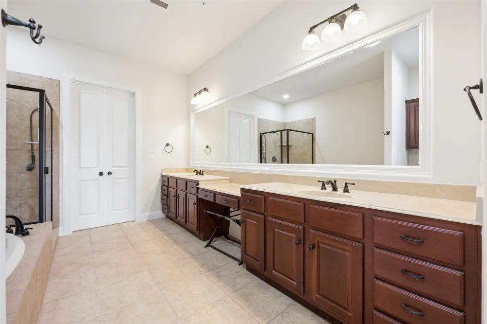 610 Via Ravello #201 Irving, TX 75039