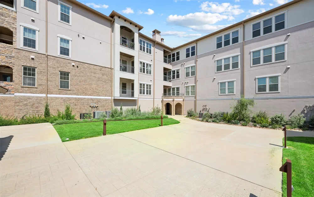 610 Via Ravello #201 Irving, TX 75039