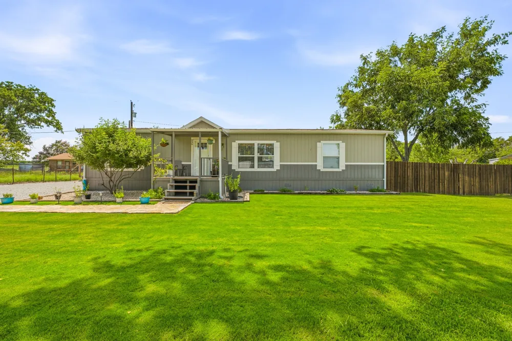 936 Apache Drive De Leon, TX 76444