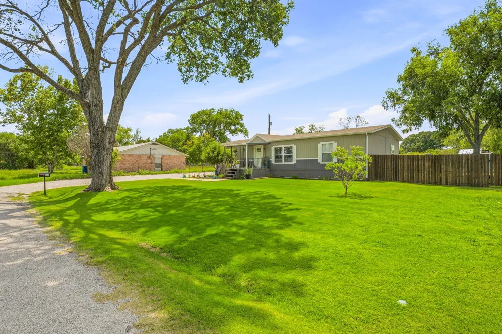 936 Apache Drive De Leon, TX 76444