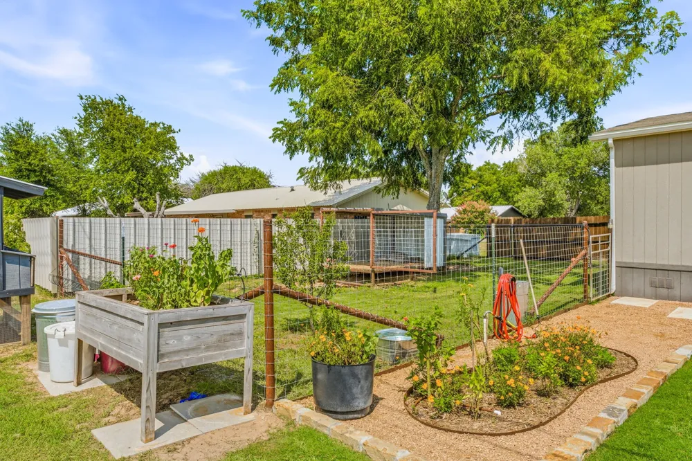 936 Apache Drive De Leon, TX 76444