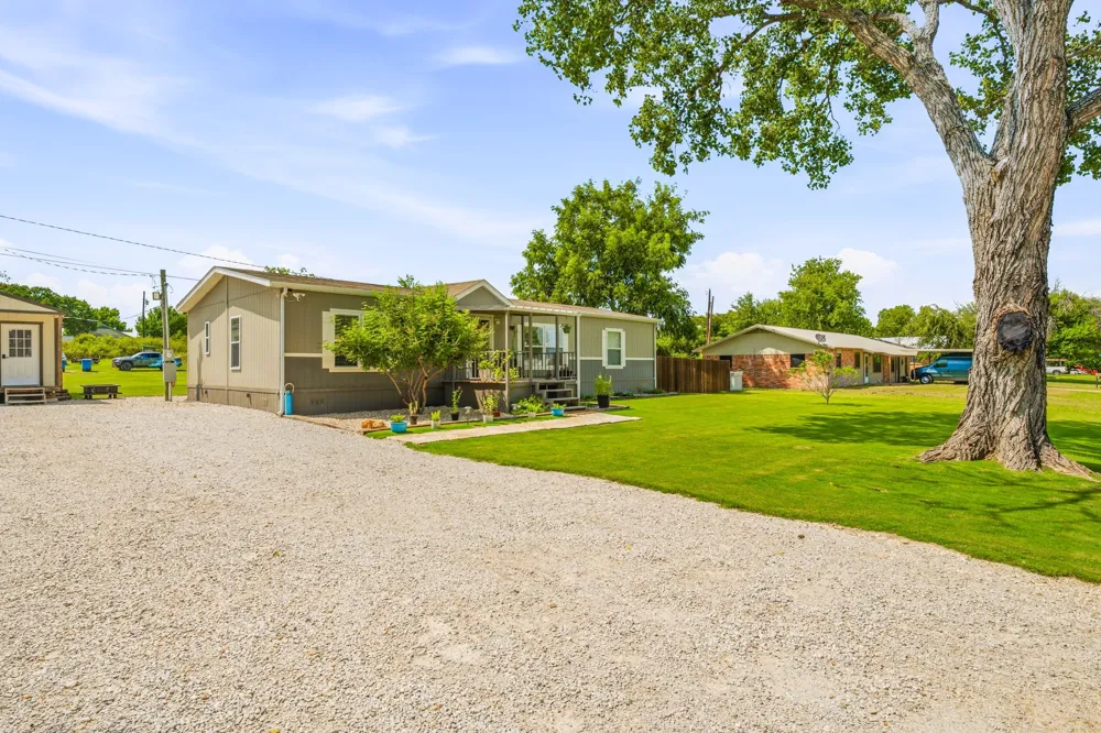 936 Apache Drive De Leon, TX 76444