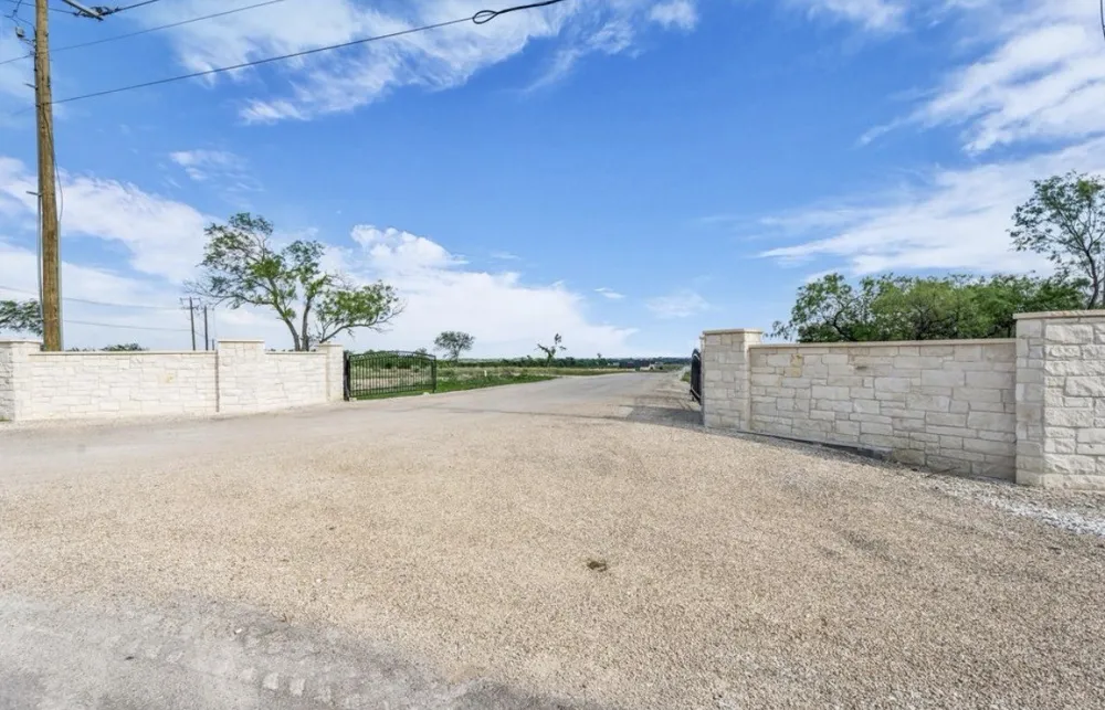 128 Lacek Mill Road China Spring, TX 76633