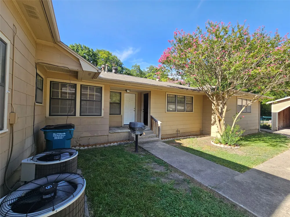 726 S Lindsay Street Gainesville, TX 76240