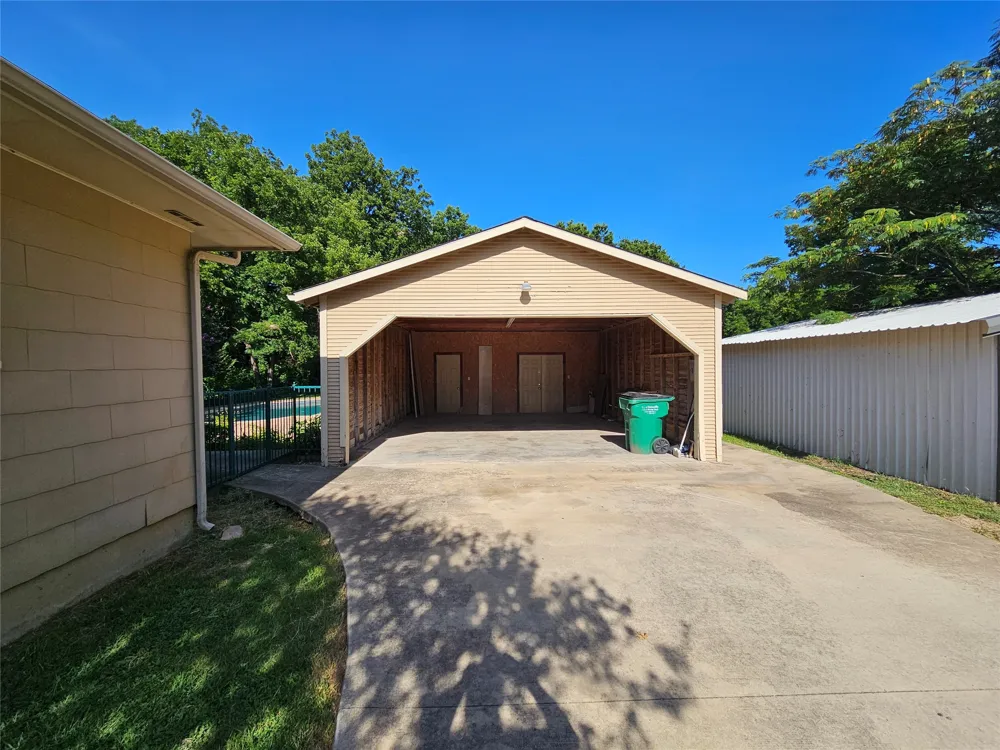 726 S Lindsay Street Gainesville, TX 76240