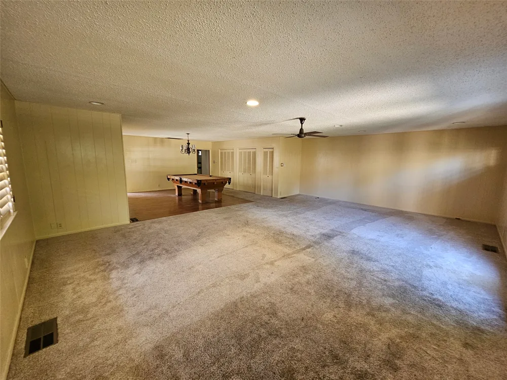 726 S Lindsay Street Gainesville, TX 76240