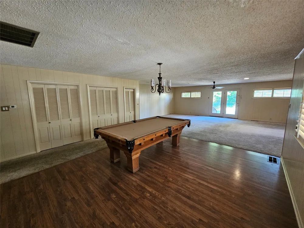 726 S Lindsay Street Gainesville, TX 76240