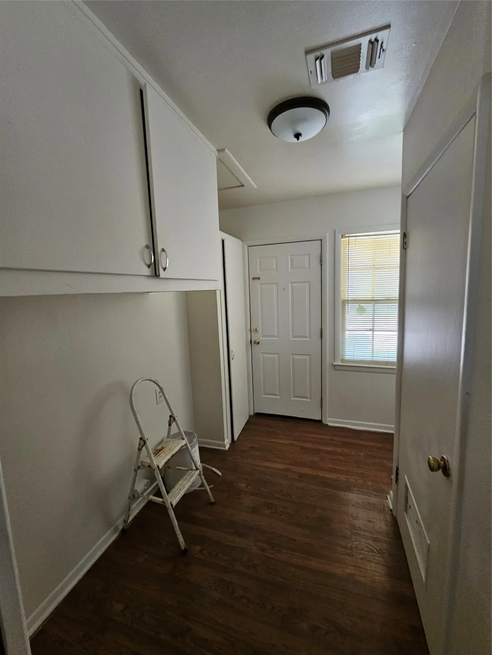 726 S Lindsay Street Gainesville, TX 76240