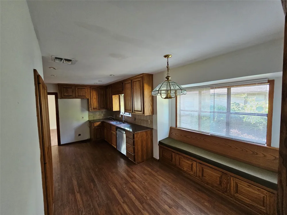726 S Lindsay Street Gainesville, TX 76240