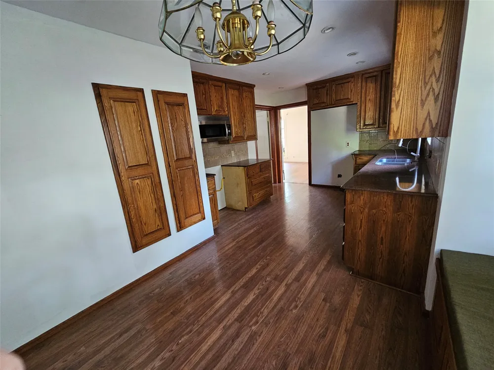 726 S Lindsay Street Gainesville, TX 76240
