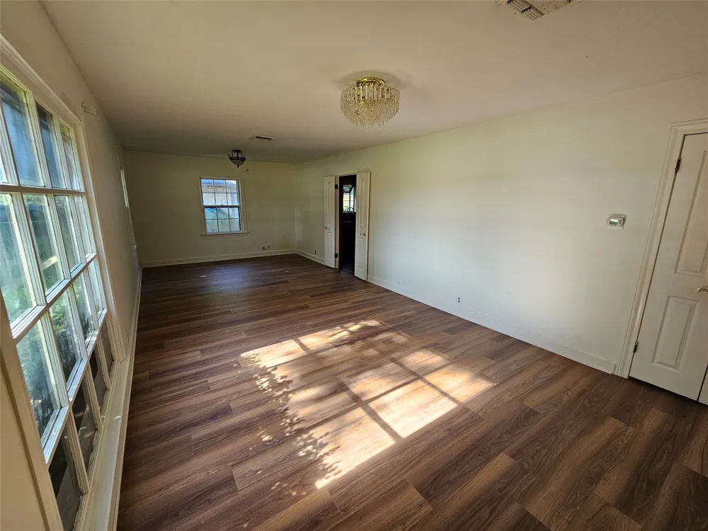 726 S Lindsay Street Gainesville, TX 76240