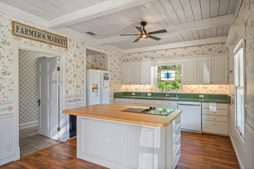 111 VZ County Road 3626 Edgewood, TX 75117