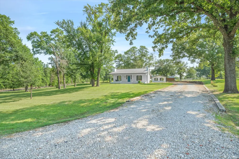 111 VZ County Road 3626 Edgewood, TX 75117