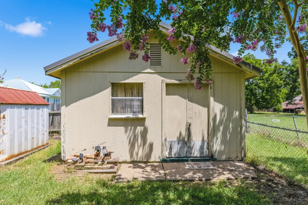 301 Paris Street Pecan Gap, TX 75469