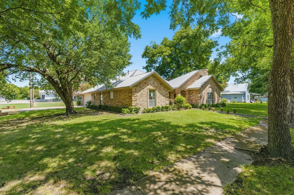 301 Paris Street Pecan Gap, TX 75469